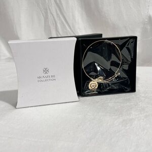 Avon Gold‎ Heart Charm Bracelet